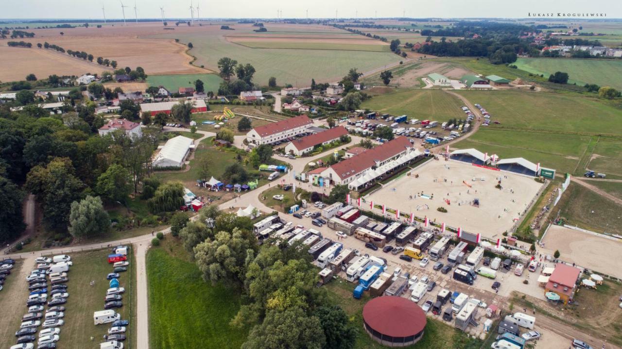 Hotel Jakubus Wilkow  Bagian luar foto