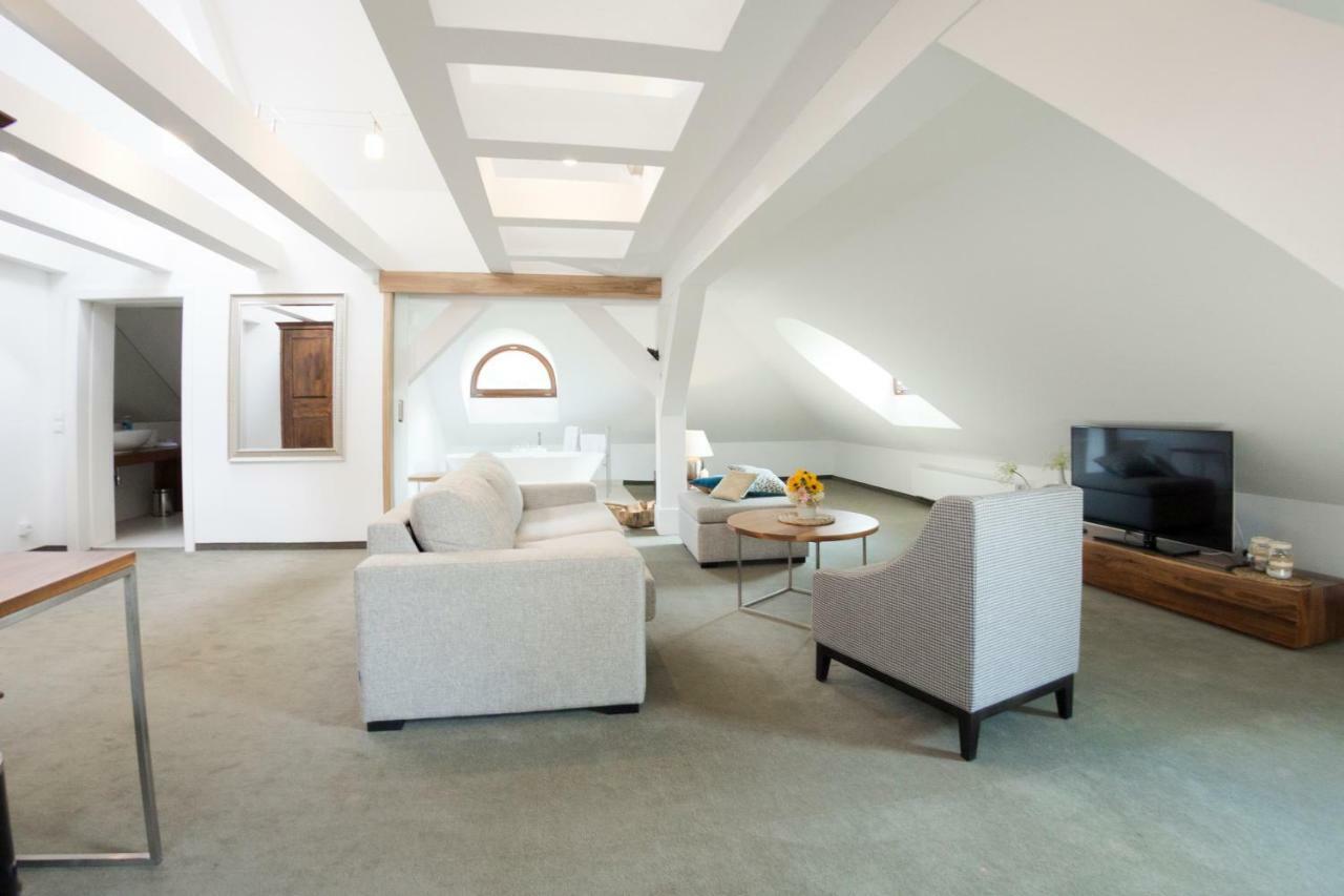 Hotel Jakubus Wilkow  Bagian luar foto